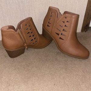 Girl’s Ankle Boots (2.5)